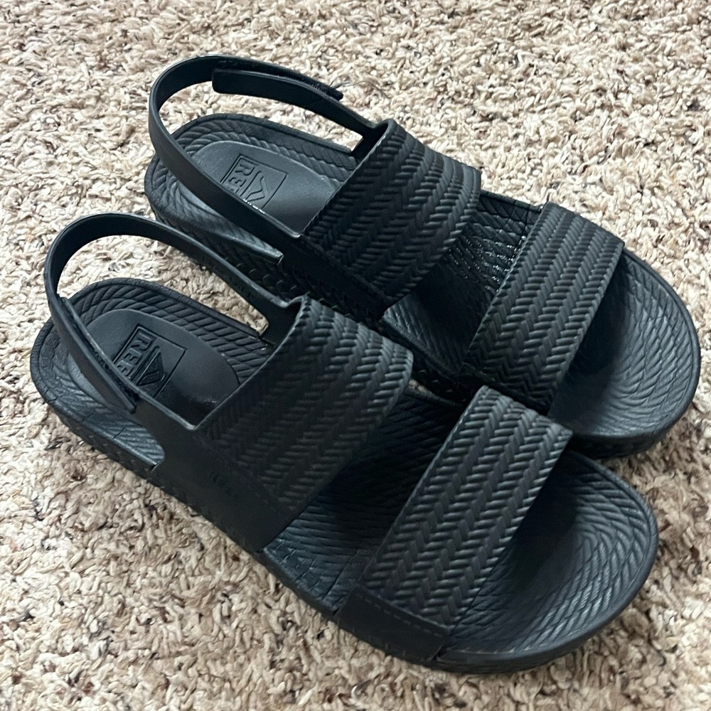Black Reef Sandals